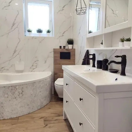 Ablotu - 2-8 Person, Parking,garden